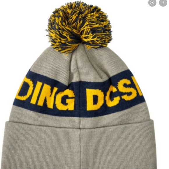 New! ❄️Chester Beanie - Picture 4 of 4